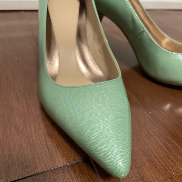 Pastel Mint Green High Heel Shoes with Pointed Toe and Medium Height - Picture 5 of 5